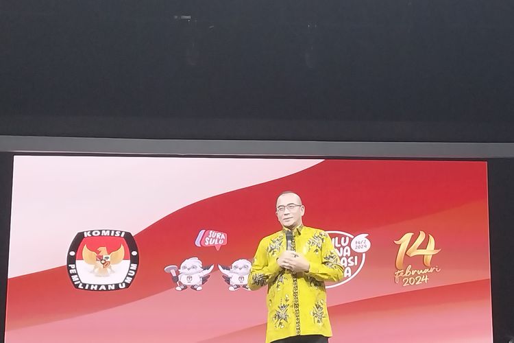 Ketua Komisi Pemilihan Umum (KPU) Hasyim Asy'ari saat menghadiri penayangan film 'Kejarlah Janji' di Studio 1 Kompas TV, Jakarta Pusat, Jumat (13/10/2023).