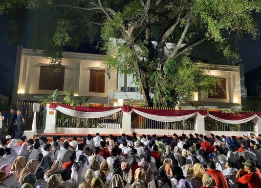 Solidaritas Ulama Muda Jokowi (Samawi) bertandang ke rumah bakal calon presiden Koalisi Indonesia Maju (KIM) Prabowo Subianto pada Sabtu (7/10/2023) malam.