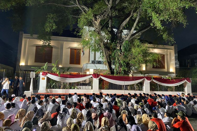 Solidaritas Ulama Muda Jokowi (Samawi) bertandang ke rumah bakal calon presiden Koalisi Indonesia Maju (KIM) Prabowo Subianto pada Sabtu (7/10/2023) malam.