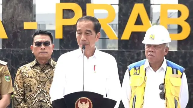 Presiden Joiden ko Widodo atau Jokowi meresmikan jalan tol Indralaya-Prabumulih di Sumatera Selatan, Kamis (26/10/2023).