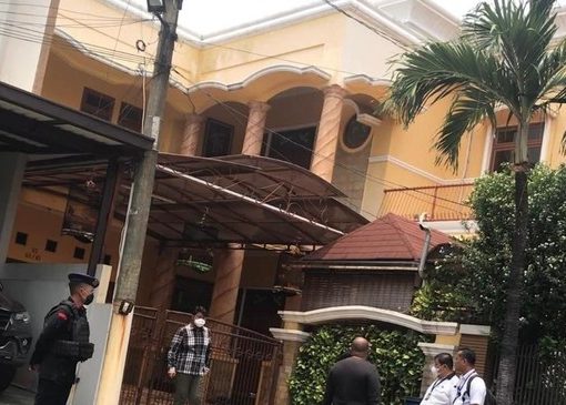 Rumah Firli Bahuri di Perumahan Villa Galaxy, Bekasi, Jawa Barat yang digeledah Polisi, Kamis (26/10).
