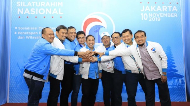 Anis Matta dan pengurus Gelora.