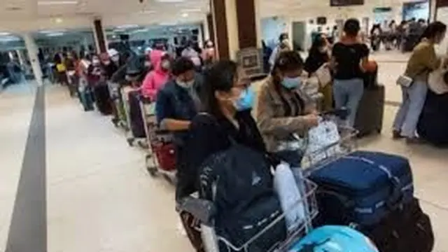 Pemberangkatan pekerja migran Indonesia.