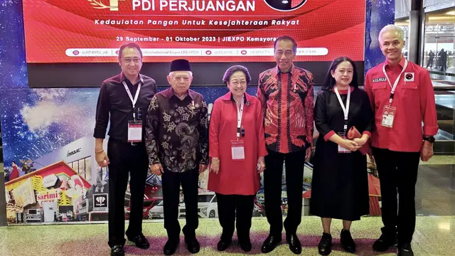Ketua Umum PDIP Megawati Soekarnoputri bersama Presiden Jokowi dan Wapres Ma’ruf Amin, serta Ganjar Pranowo. Didampingi Prananda Prabowo dan Puan Maharani.