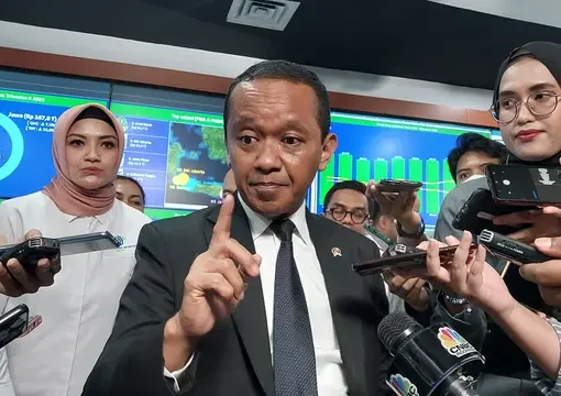 Menteri Investasi/Kepala Badan Koordinasi Penanaman Modal (BKPM) Bahlil Lahadalia Kantor Kementerian Investasi/BKPM, Jumat (21/7/2023). Bahlil mengungkap realisasi investasi di berbagai wilayah Indonesia.