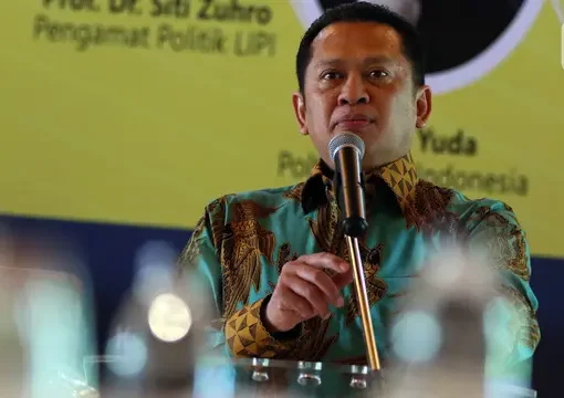 Ketua MPR Bambang Soesatyo (Bamsoet) menjadi pembicara kunci dalam acara diskusi publik yang diselenggarakan Posbakum Golkar di Jakarta, Selasa (12/11/2019). Diskusi tersebut membahas mengangkat tema 'Golkar Mencari Nakhoda Baru'.