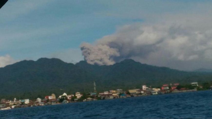 Gunung Dukono Makut.