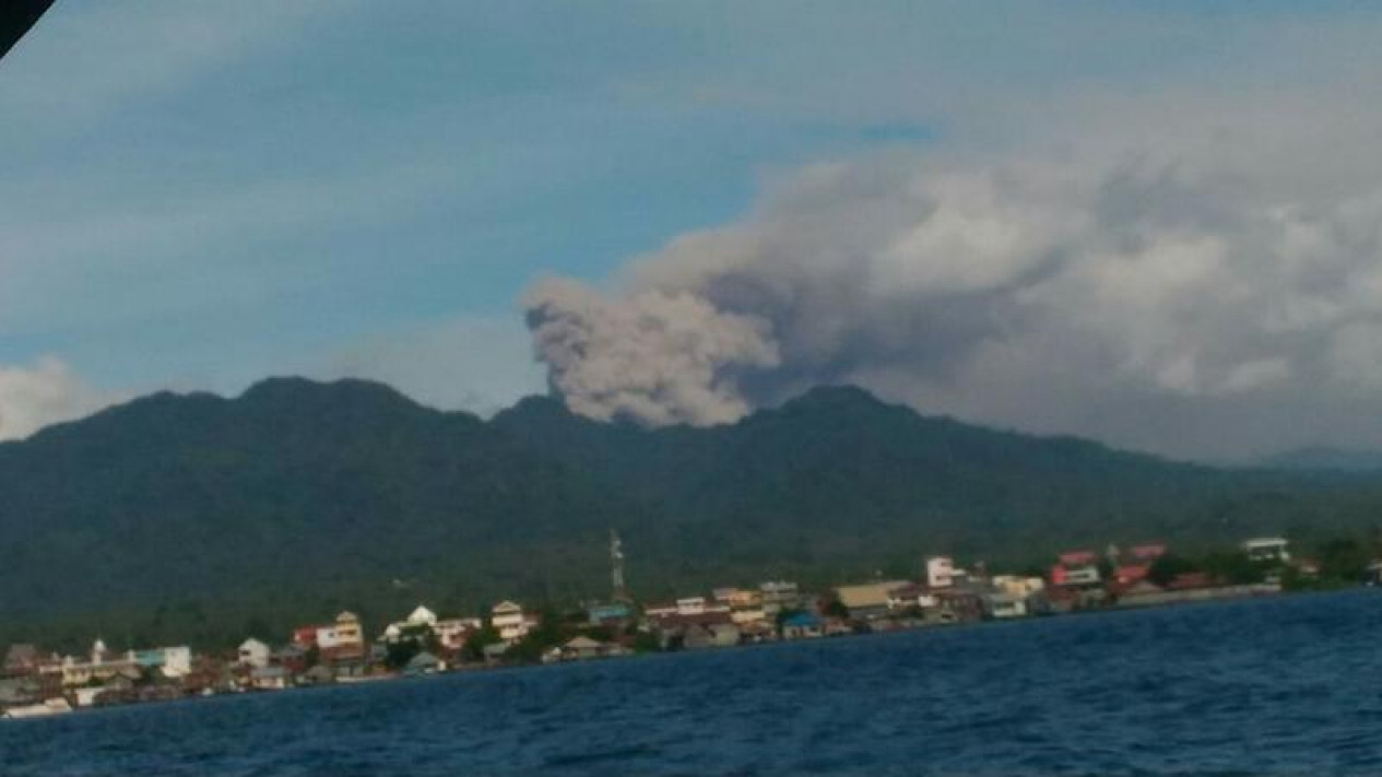 Gunung Dukono Makut.