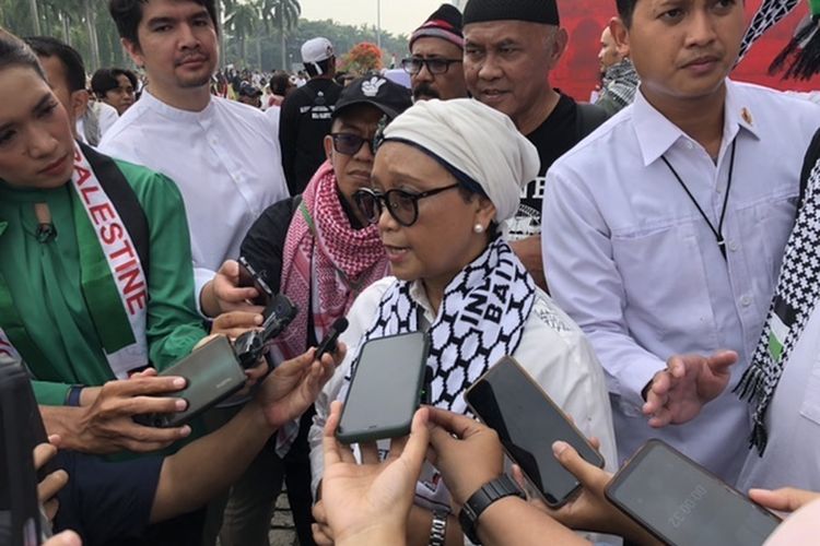 Menlu Retno.
