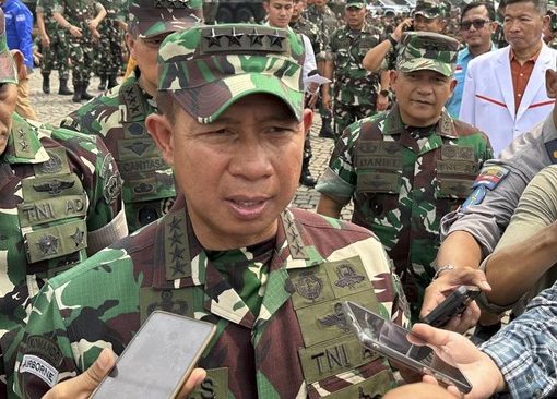 KSAD Jenderal Agus Subiyanto mengatakan bakal memaparkan strategi penanganan konflik di Papua dalam fit and proper test atau uji kelayakan dan kepatutan sebagai calon Panglima TNI di Komisi I DPR pekan depan.