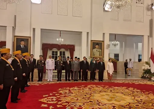 Presiden Joko Widodo atau Jokowi melantik anggota Dewan Pimpinan Pusat dan Dewan Pertimbangan Pusat Legiun Veteran Republik Indonesia (LVRI) periode 2022-2027 di Istana Negara Jakarta, Rabu (22/11/2023).