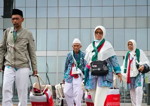 Sebanyak 374 Jemaah Haji Indonesia Embarkasi Kertajati Tiba di Madinah.