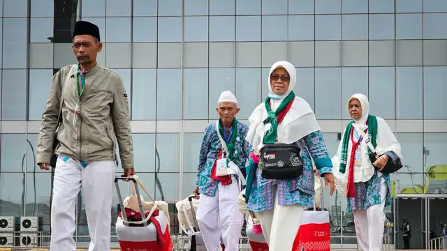 Sebanyak 374 Jemaah Haji Indonesia Embarkasi Kertajati Tiba di Madinah.