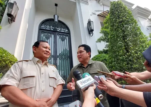 Menteri BUMN Erick Thohir menjamu makan siang calon presiden (Capres) Prabowo Subianto, dikediamannya, Jakarta, Selasa (31/10/2023).