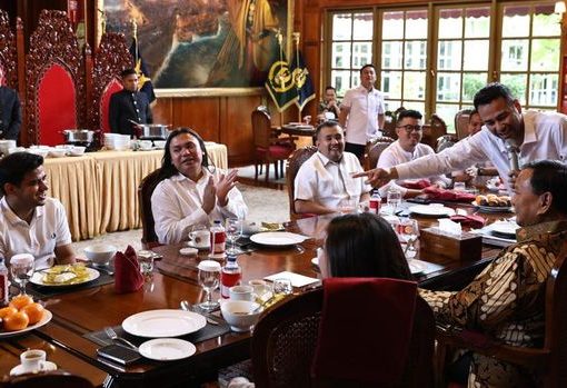 Menhan Prabowo Subianto kini dikenal sebagai capres nomor urut 2 bersama Raffi Ahmd dan Puji makan.