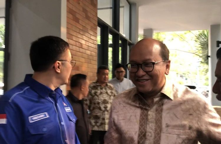 Wakil Menteri Badan Usaha Milik Negara (BUMB) Rosan Roeslani di kantor DPP Demokrat, Jalan Proklamasi, Menteng, Jakarta.