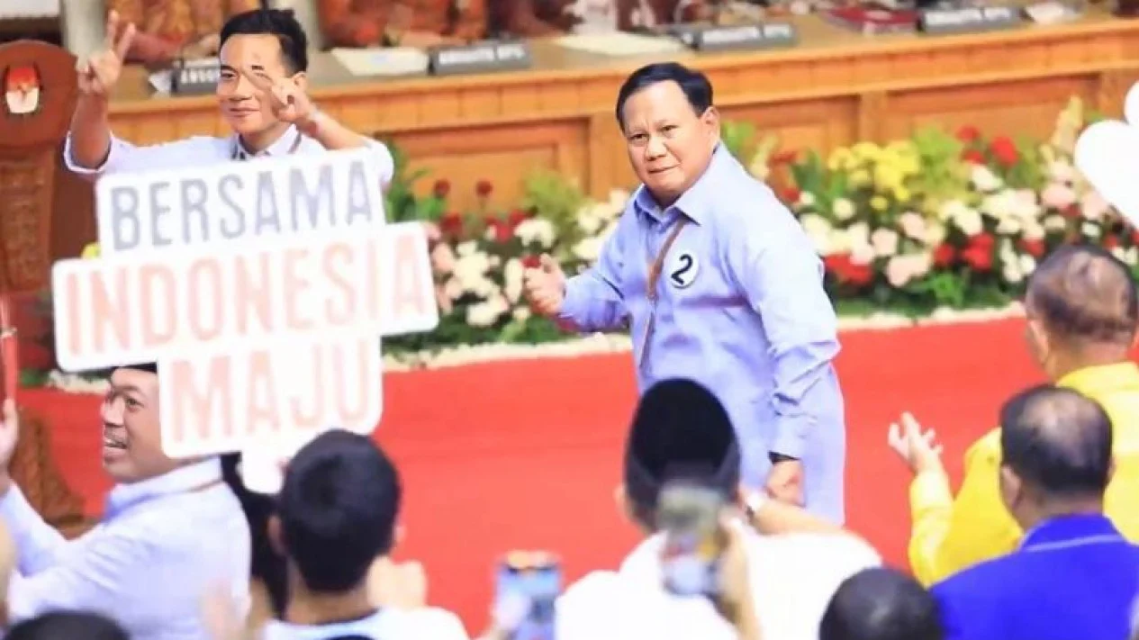 Menhan Prabowo bejoget.