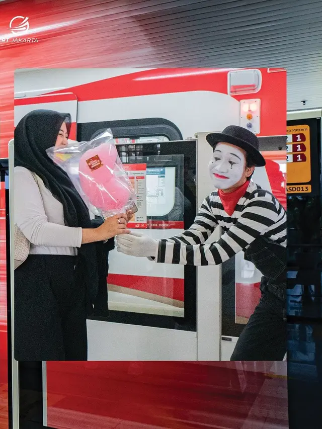 Bagi-bagi di LRT.