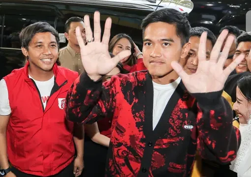Ketua Umum Partai Solidaritas Indonesia (PSI) Kaesang Pangarep saat tiba di DPP Golkar di Slipi, Jakarta Barat, Rabu (18/10/2023). Dalam pertemuan dengan Ketua Umum Golkar Airlangga Hartarto, Kaesang berdialog tentang Pemilu 2024 serta isu politik terkini.