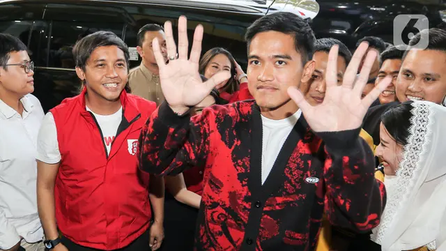 Ketua Umum Partai Solidaritas Indonesia (PSI) Kaesang Pangarep saat tiba di DPP Golkar di Slipi, Jakarta Barat, Rabu (18/10/2023). Dalam pertemuan dengan Ketua Umum Golkar Airlangga Hartarto, Kaesang berdialog tentang Pemilu 2024 serta isu politik terkini.
