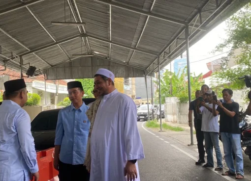 Cawapres Gibran Rakabuming Raka silaturahmi ke kediaman Habib Kwitang.