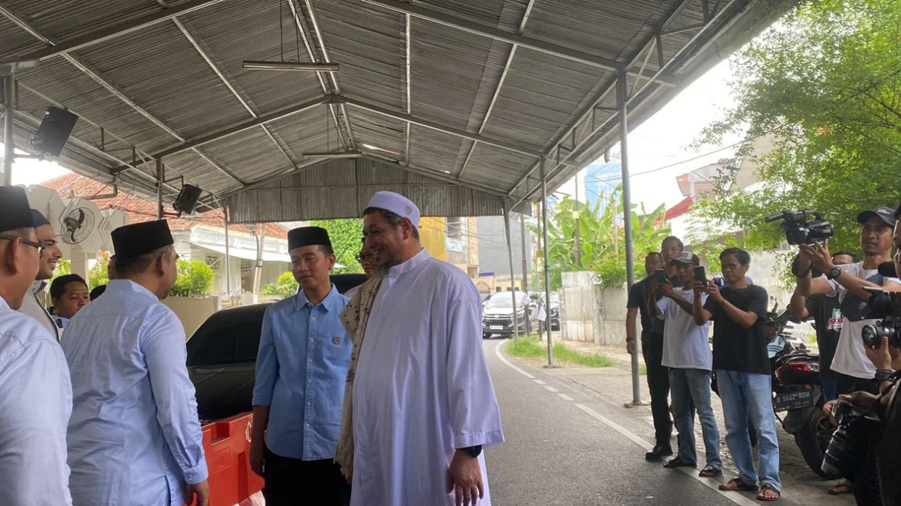 Cawapres Gibran Rakabuming Raka silaturahmi ke kediaman Habib Kwitang.