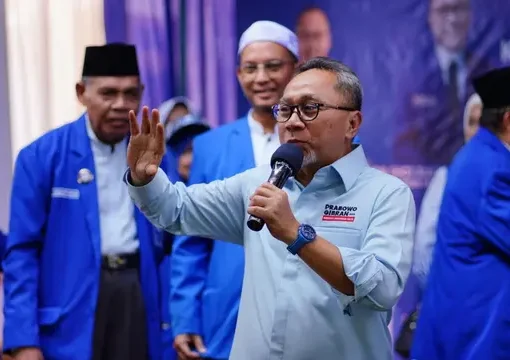 Ketua Umum PAN yang juga Menteri Perdagangan Zulkifli Hasan (Zulhas) memberikan inspirasi kepada kaum muda di Universitas Muhammadiyah Palangka Raya, Kalimantan Tengah, Jumat (8/12/2023).