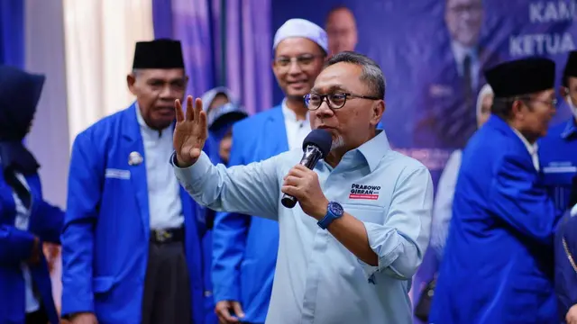 Ketua Umum PAN yang juga Menteri Perdagangan Zulkifli Hasan (Zulhas) memberikan inspirasi kepada kaum muda di Universitas Muhammadiyah Palangka Raya, Kalimantan Tengah, Jumat (8/12/2023).