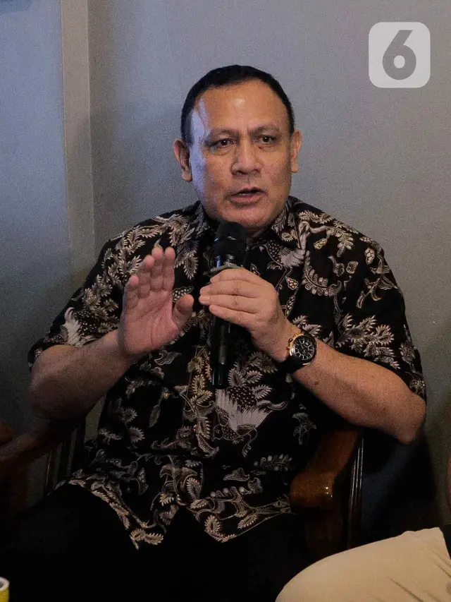 Firli kemudian menjabarkan putusan yang dibacakan Hakim Tunggal Imelda Herawati, yakni menyatakan pemohonan praperadilan pemohon tidak dapat diterima.
