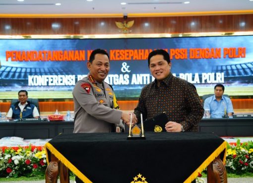 Ketua umum PSSI Erick Thohir bersama Kapolri Jenderal Polisi Listyo Sigit Prabowo.