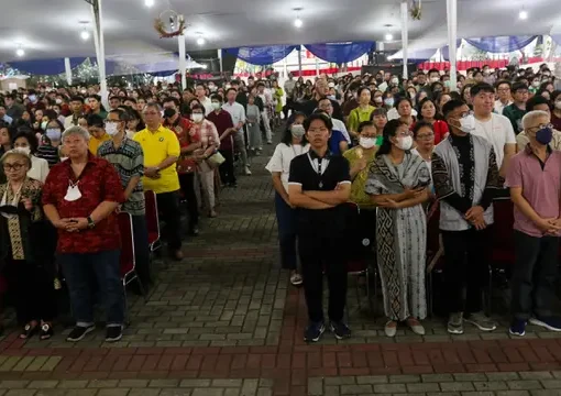 Misa Natal di Katedral.