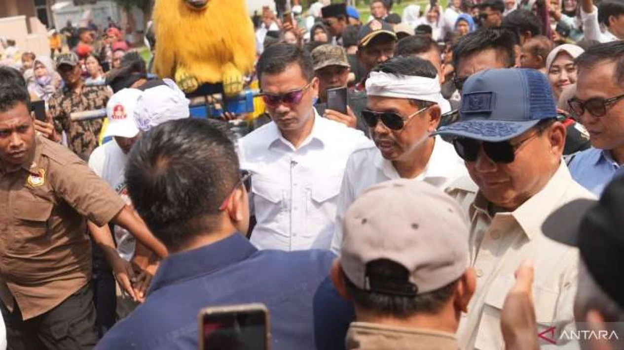 Prabowo naik heli ke Purwakarta.