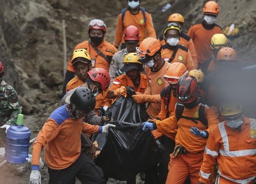 Korban meninggal erupsi Gunung Marapi Sumbar.