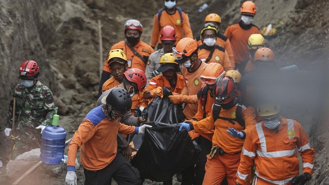 Korban meninggal erupsi Gunung Marapi Sumbar.