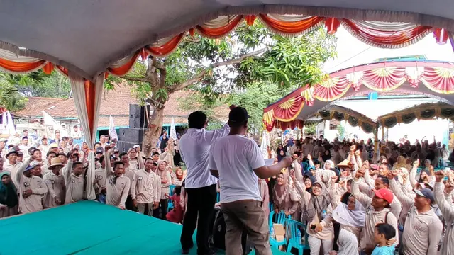 Ribuan petani yang tergabung dalam organisasi Tani Merdeka di Kabupaten Rembang, Jawa Tengah, mendeklarasikan dukungan kepada Prabowo-Gibran di Pilpres 2024.