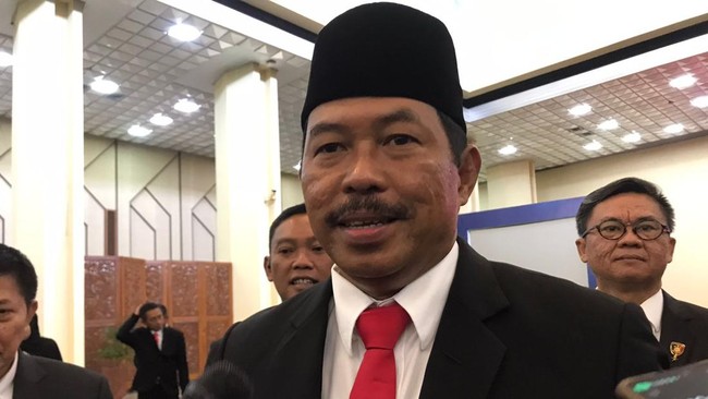 Pj Gubernur Jawa Tengah (Jateng), Nana Sudjana menyambut calon presiden nomor 2 Menhan Prabowo Subianto bersama tim kampanye Prabowo-Gibran viral di media sosial.