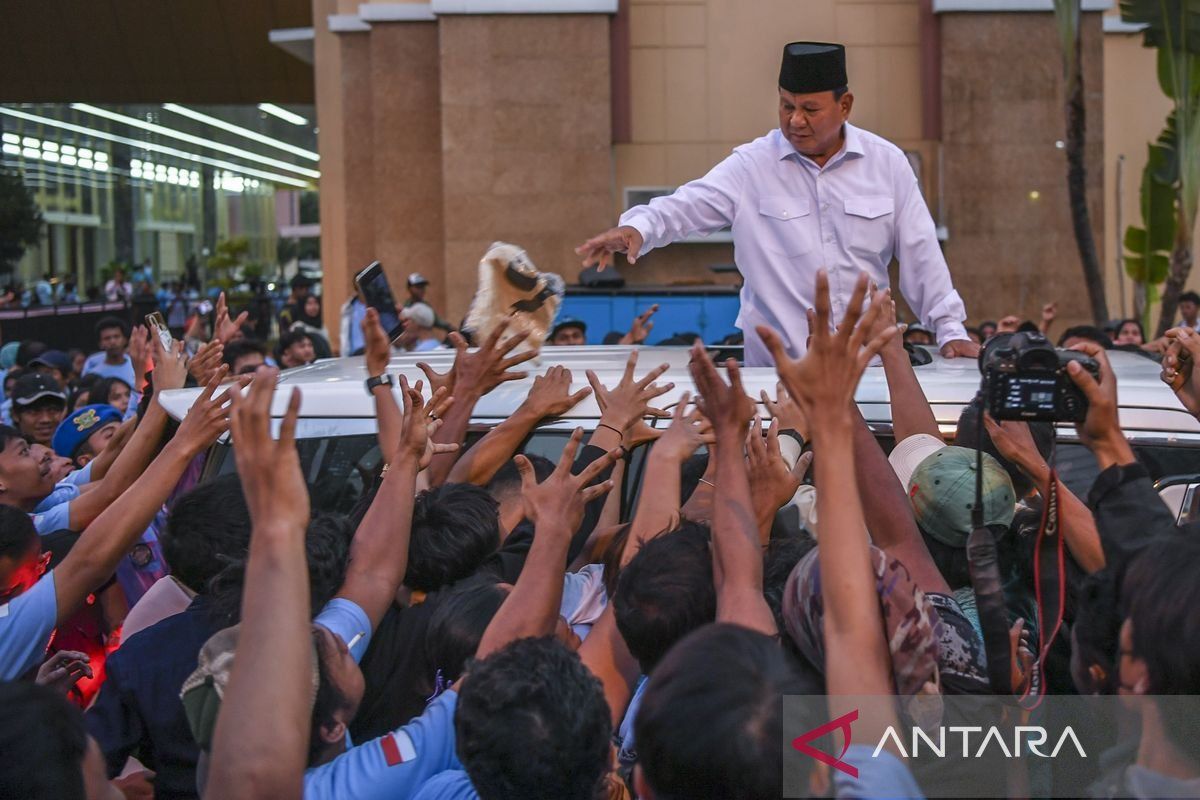 Calon Presiden nomor urut dua Prabowo Subianto menghadiri acara silaturahmi dengan masyarakat Aceh di MZ Coffe, Banda Aceh, Selasa (26/12/2023).