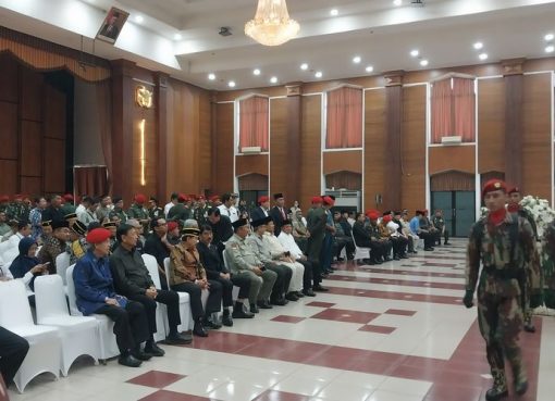 Menteri Pertahanan (Menhan) Prabowo Subianto tampak hadir dalam persemayaman Doni Monardo di Mako Kopassus, Cijantung, Jakarta Timur, Senin (4/12/2023).