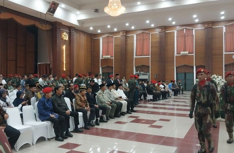 Menteri Pertahanan (Menhan) Prabowo Subianto tampak hadir dalam persemayaman Doni Monardo di Mako Kopassus, Cijantung, Jakarta Timur, Senin (4/12/2023).