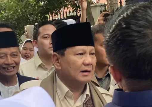Calon presiden nomor urut 2, Prabowo Subianto, mendapat banyak petuah dari beberapa kiai saat berkunjung ke Pondok Pesantren di Tasikmalaya, Jawa Barat, Sabtu (2/12/2023).