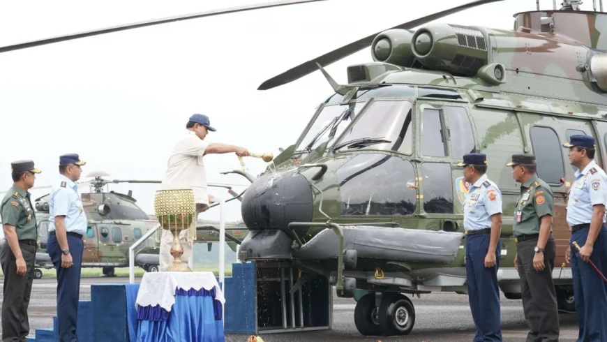 Menhan Prabowo Subianto Serahkan Helikopter Angkut Berat ke KSAU.