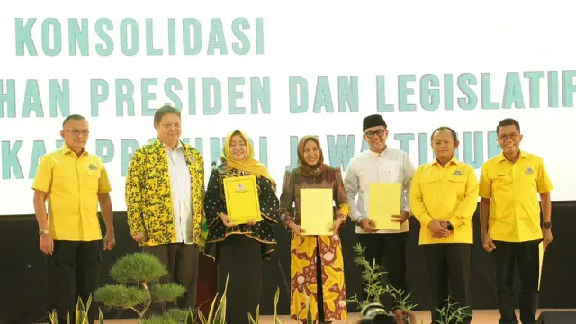 Ketua Umum Partai Golkar Airlangga Hartarto mengeluarkan surat perintah tentang penunjukan Muhammad Haris sebagai bakal calon bupati Probolinggo pada Pilkada 2024.