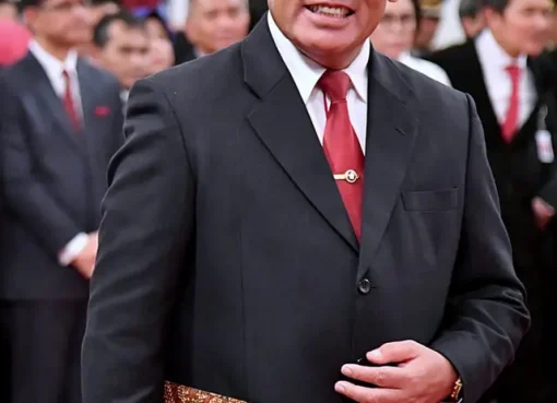 Komjen Firli Bahuri berpose saat pelantikan pimpinan KPK periode 2019-2023 di Istana Negara, Jakarta.