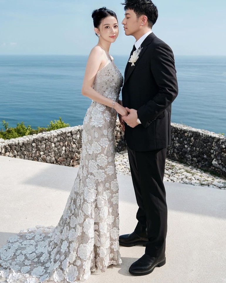 'Pramugari Tercantik di Dunia' dan suaminya penyanyi terkenal.