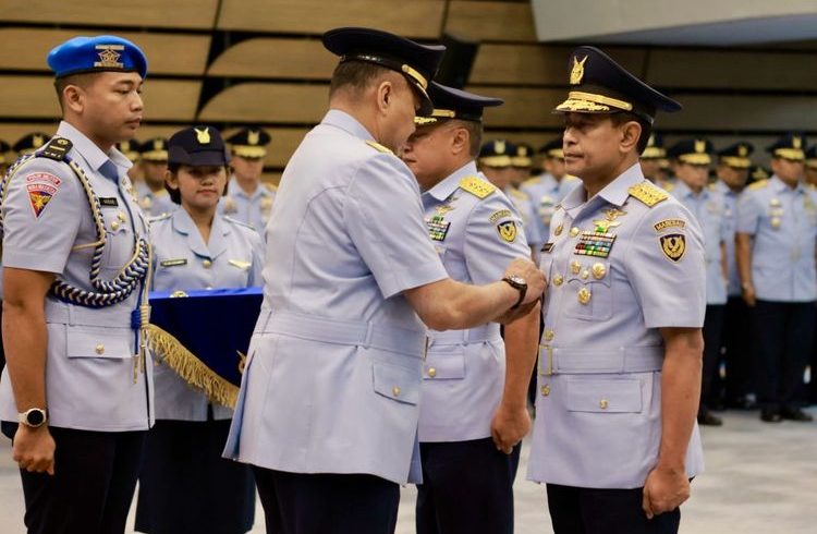 Marsekal Madya (Marsdya) Andyawan Martono Putra resmi menjabat Wakil Kepala Staf TNI Angkatan Udara (Wakasau) menggantikan Marsdya Agustinus Gustaf Brugman setelah dilaksanakan serah terima jabatan (sertijab). Sertijab dipimpin langsung oleh Kepala Staf TNI AU (KSAU) Marsekal Fadjar Prasetyo di Auditorium Detasemen Markas Besar TNI AU, Cilangkap, Jakarta Timur, Rabu (20/12/2023).