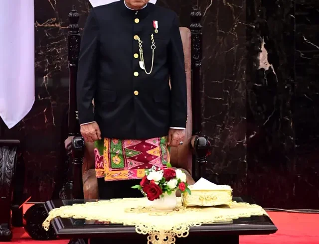 Wakil Presiden Ma’ruf Amin mengenakan pakaian adat Demang khas adat Betawi saat mengikuti Sidang Tahunan MPR, Rabu Pagi, 16 Agustus 2023. Di acara ini, Wapres didampingi istrinya, Wury Ma’ruf Amin yang tiba di Gedung Nusantara sekitar pukul 08.27 WIB.