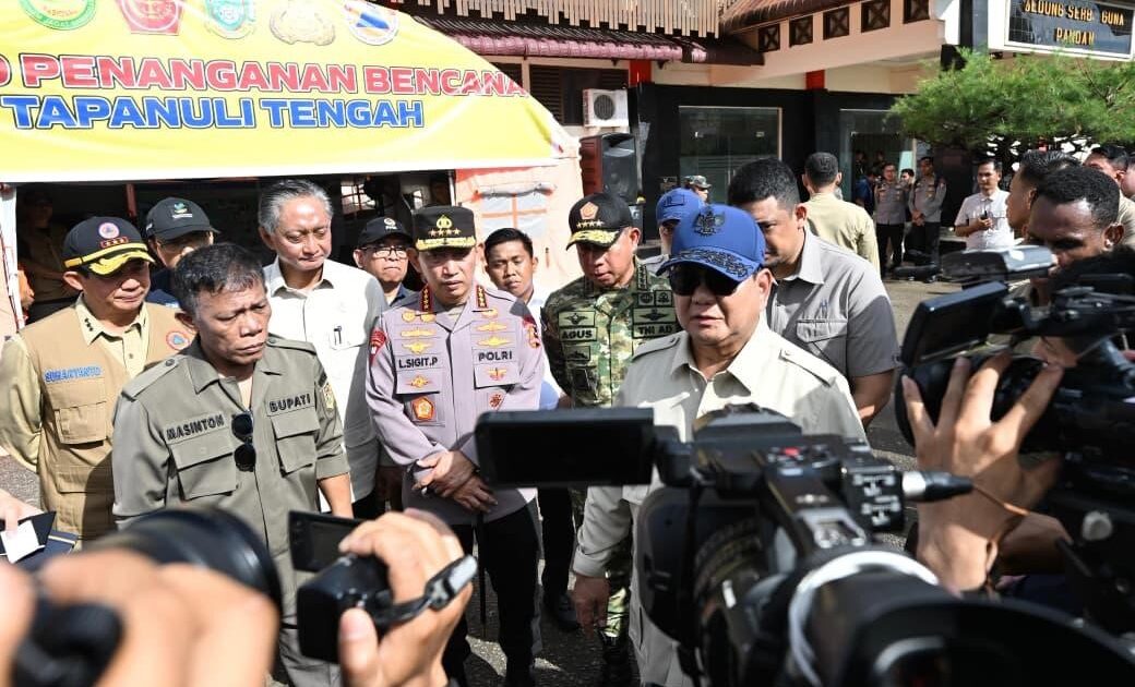 Presiden Prabowo Subianto menegaskan pemerintah saat ini memprioritaskan percepatan pengiriman bantuan bagi warga yang terdampak, (Foto: BPMI Setpres)