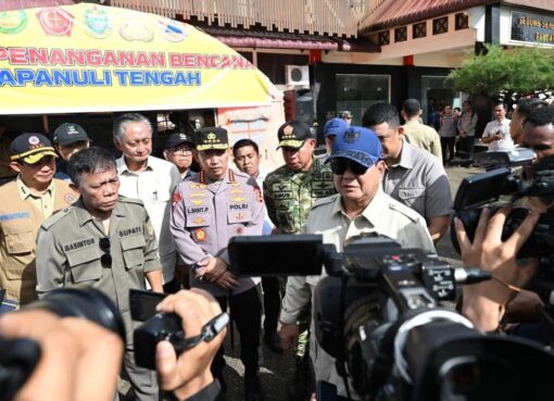Presiden Prabowo Subianto menegaskan pemerintah saat ini memprioritaskan percepatan pengiriman bantuan bagi warga yang terdampak, (Foto: BPMI Setpres)