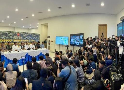Pemerintah terus mengintensifkan penanganan bencana melalui operasi terpadu TNI–Polri. (Foto: BPMI Setpres)